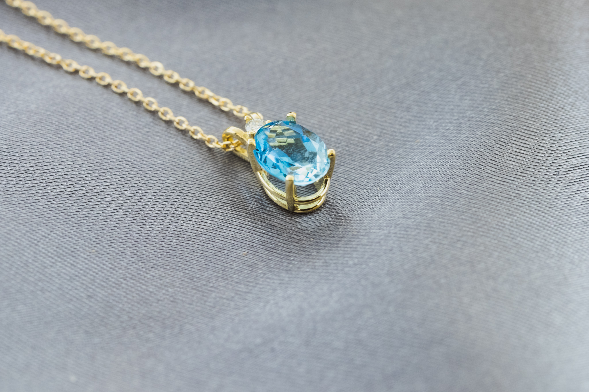 VTG- Aquamarine and Gold Tone Bib Necklace | Necklace, Fashion necklace,  Bib necklace